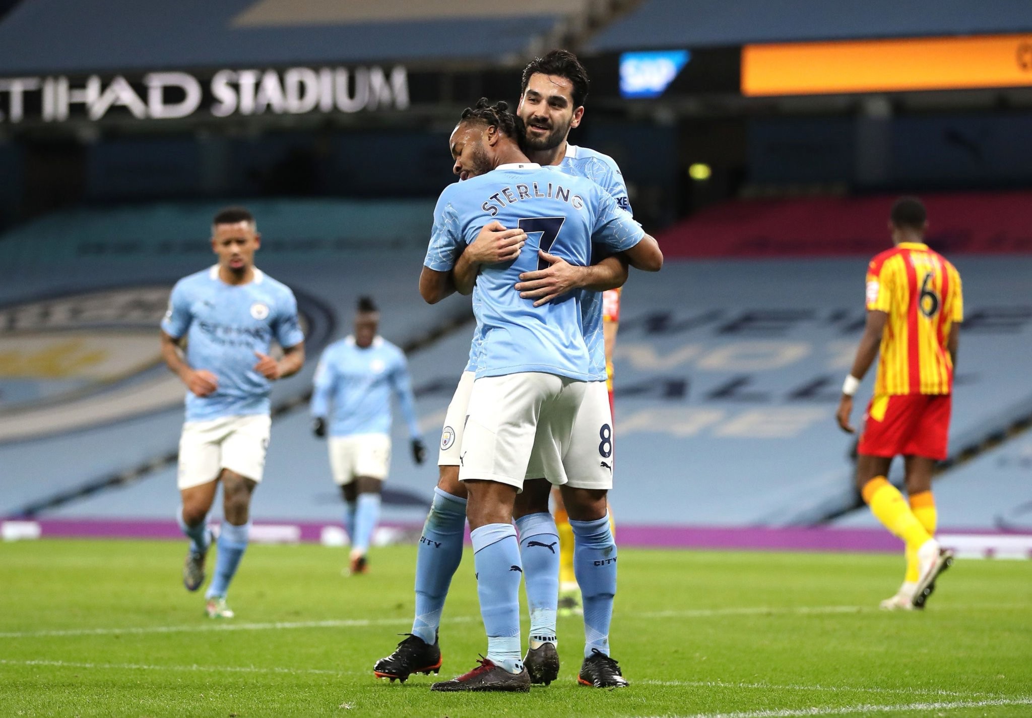 健但并不张 健但并不张